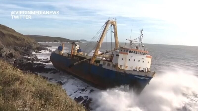 驚滔駭浪中結束17個月漂流幽靈船抵愛爾蘭南岸 歐洲生活